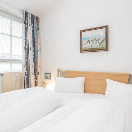 690, Seepark Apartment *